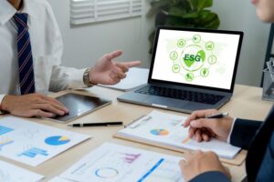 ESG na contabilidade - Reunião de empresários, planejamento de estratégias futuras com investimento em governança social do ambiente ESG.