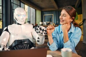 Inteligencia artificial na contabilidade - Robô e mulher trabalhando no laptop no escritório